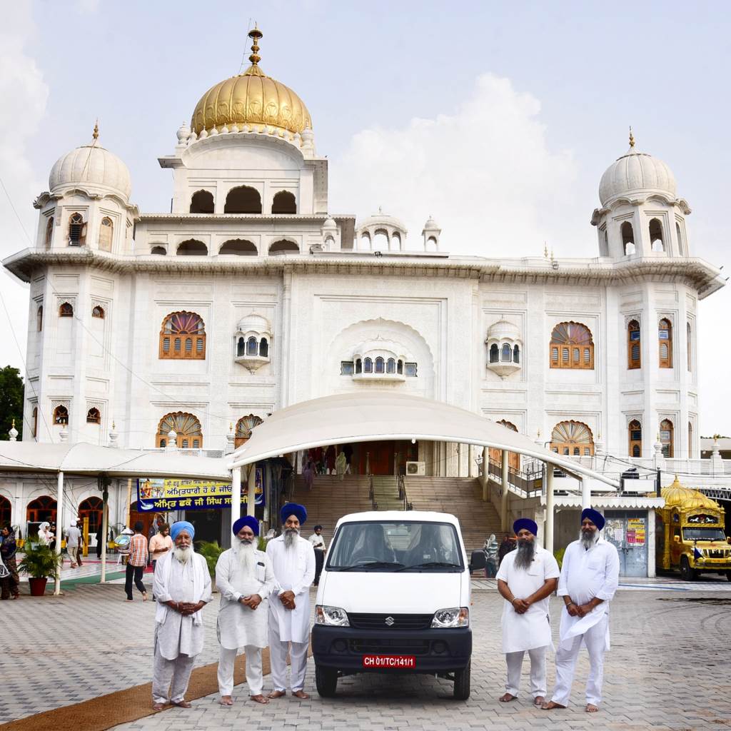 A secret donor Sajjan presented a Maruti Eco vehicle at Gurdwara Singh Shaheedan Sohana